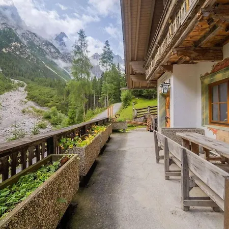 Amazing Chalet In Neustift Im Stubai With Sauna- What'app - 0034-635-520-036 - For Reservations! ניוסטיפט אים סטובאיטל